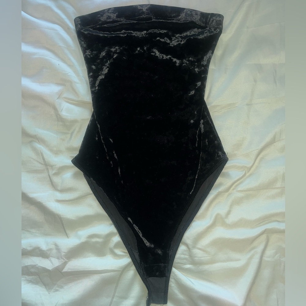 Urban Outfitters black velvet strapless body suit size small